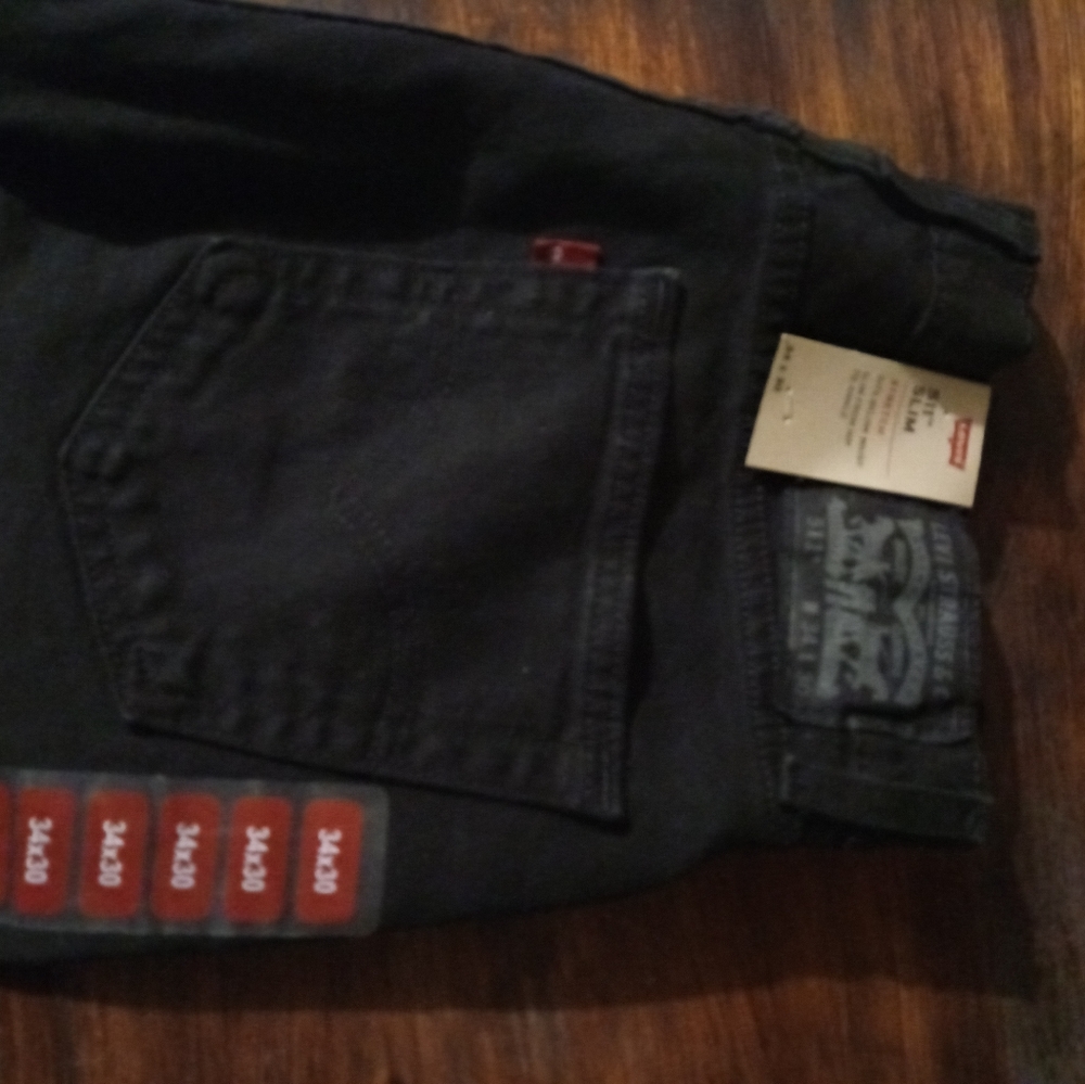Mens Levi's 34/30 slim fit brand new w tags